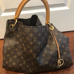 Louis Vuitton Artsy MM
